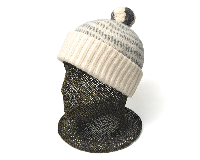 cableami ケーブルアミ ボンボン付きアルパカニットキャップ