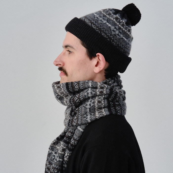 NINE TAILOR(ナインテイラー) ボンボン付きニットキャップ Mugwort